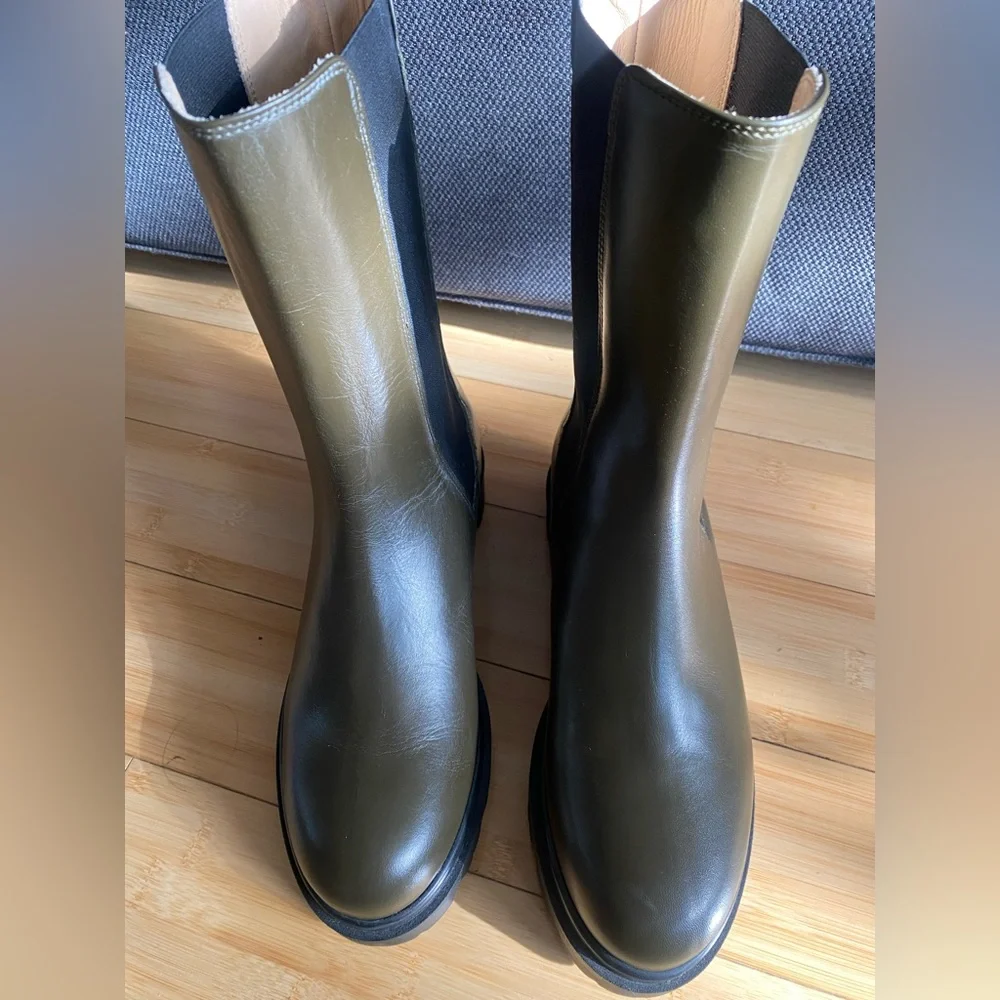 BANANA REPUBLIC Lug-sole Chelsea Boots NWOT - Picture 6 of 7